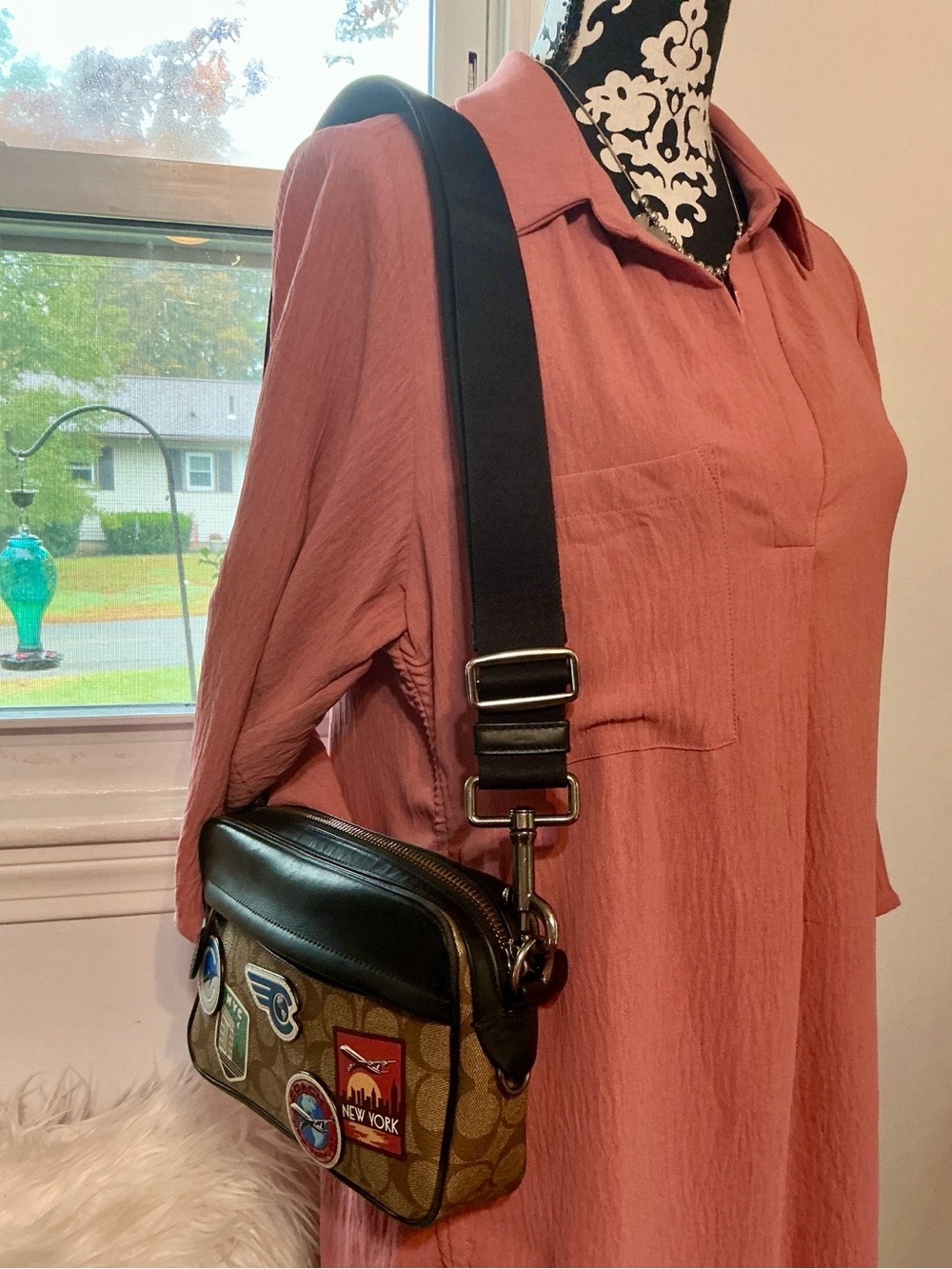 COACH Graham Crossbody Signature Canvas & Brown Calf Leather NYC Travel Patches - Picture 3 of 16